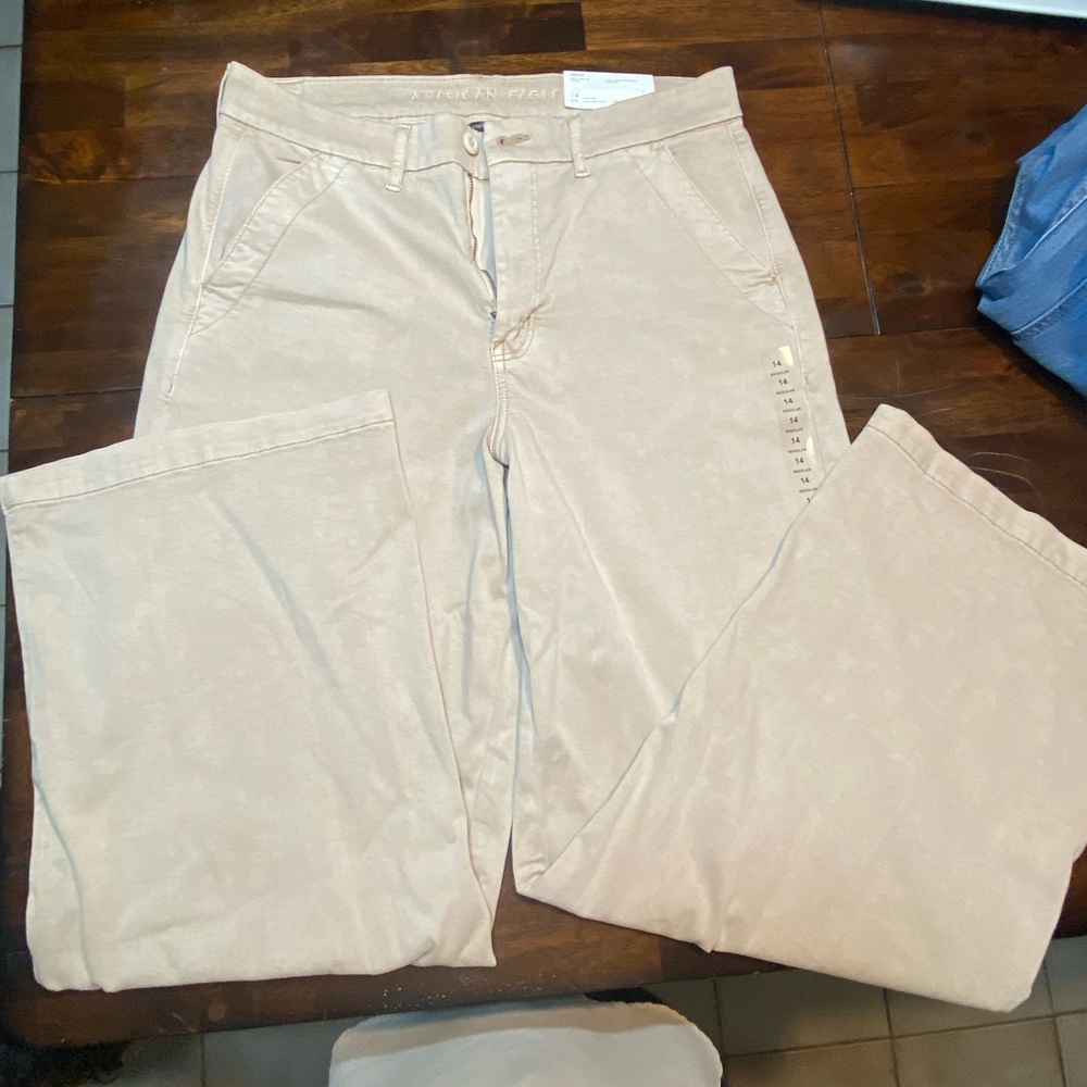 AMERICAN EAGLE khakis. || BRAND NEW ||